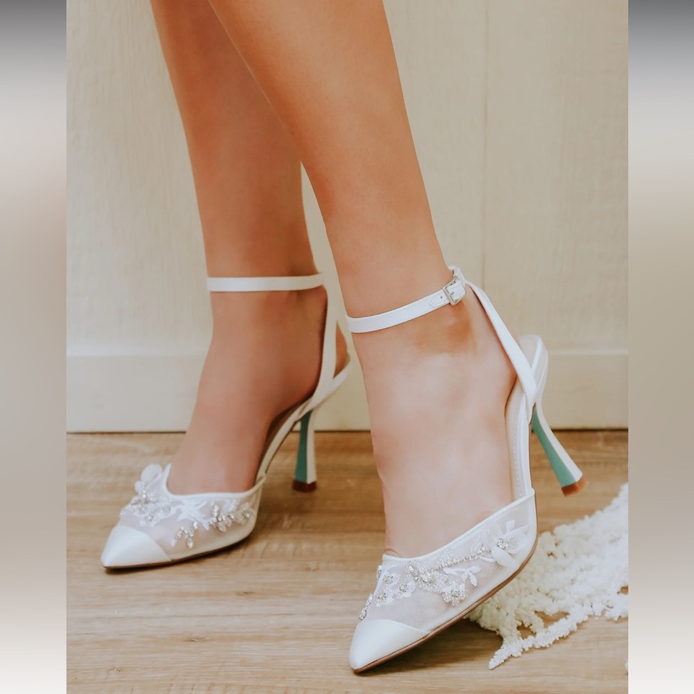 NIB Betsy Johnson Micki Ivory Satin Rhinestone Ankle Strap Pumps
